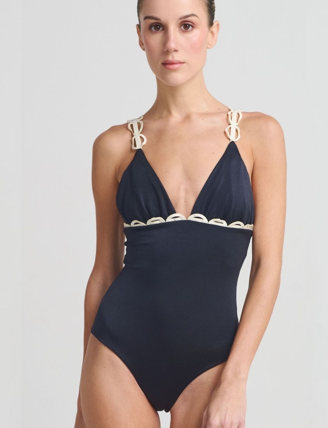 Eiré One Piece Black