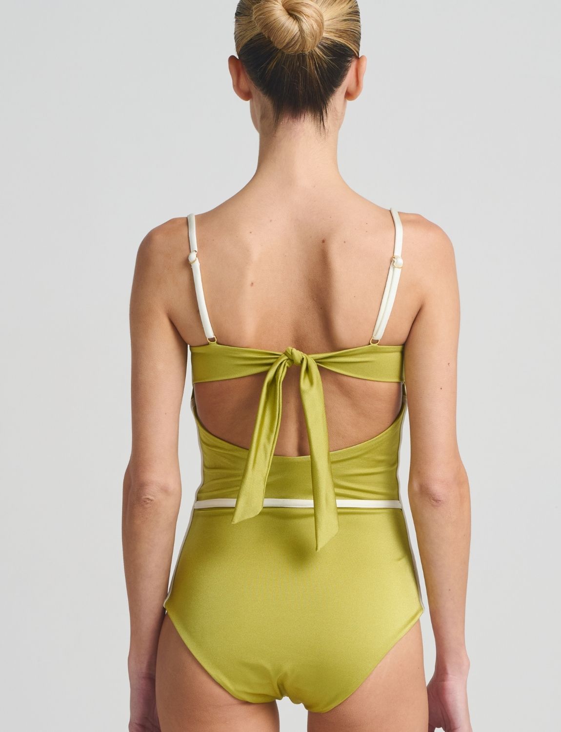 Kairé One piece Dark Yelow