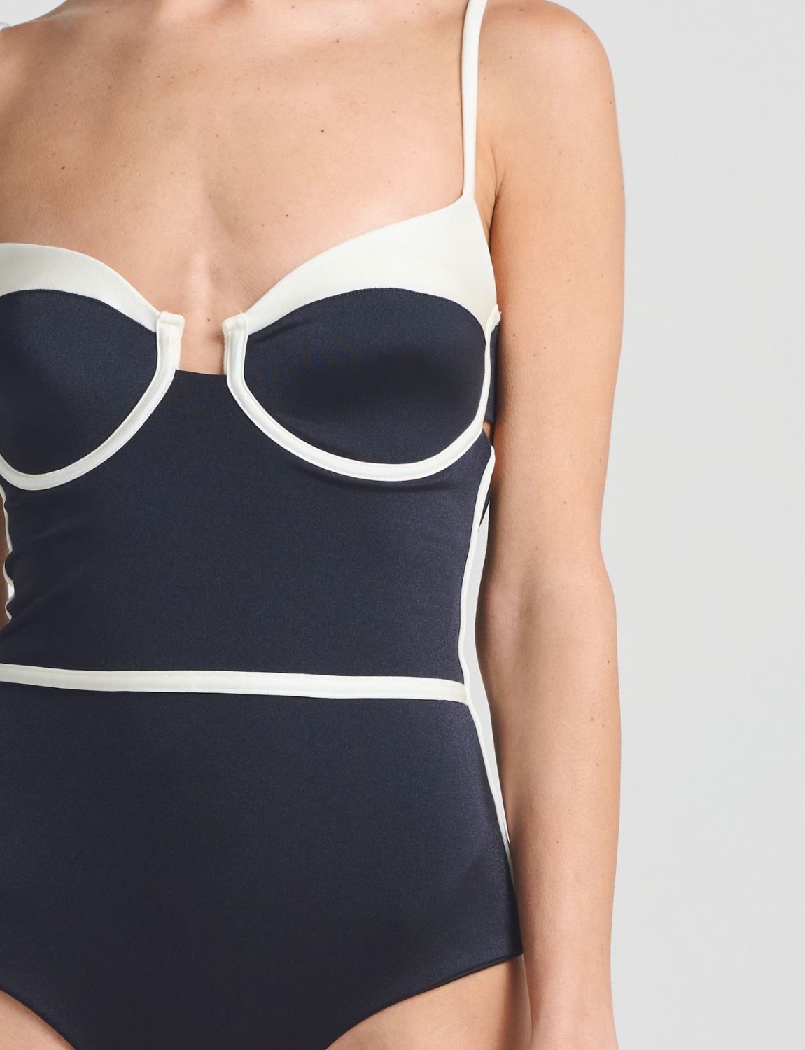 Kairé One piece Black