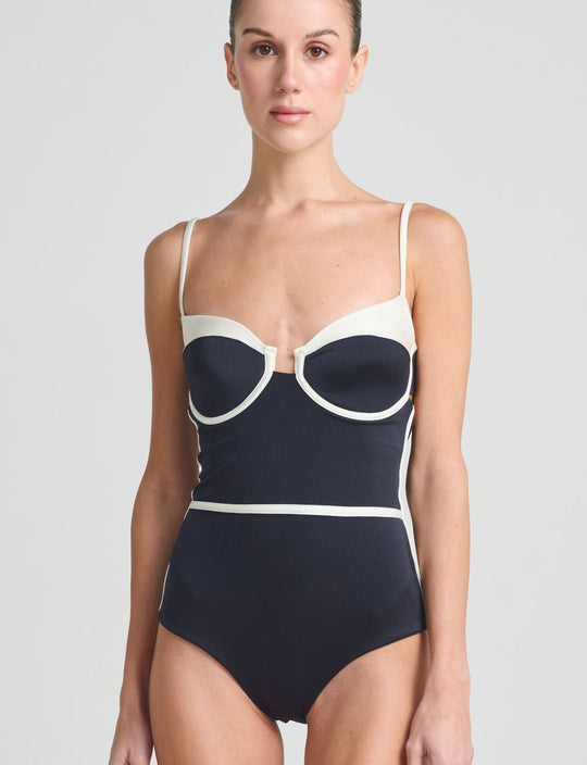 Kairé One piece Black