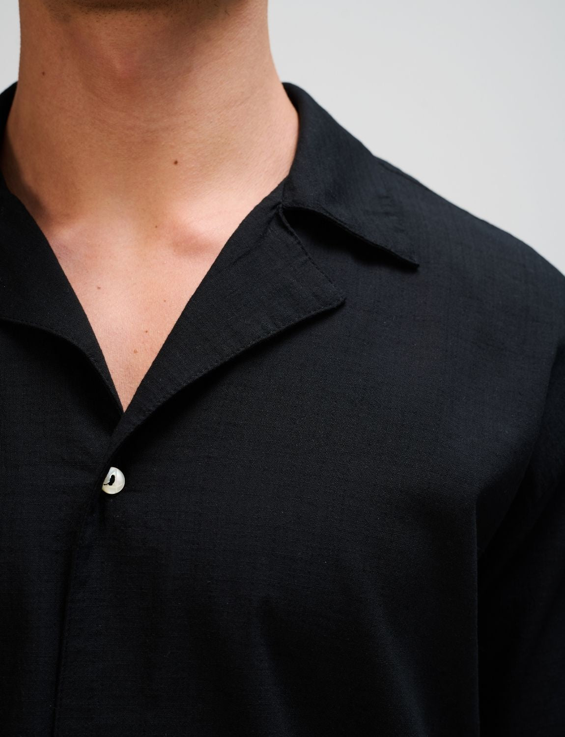 The Black Resort Men Linen Shirt